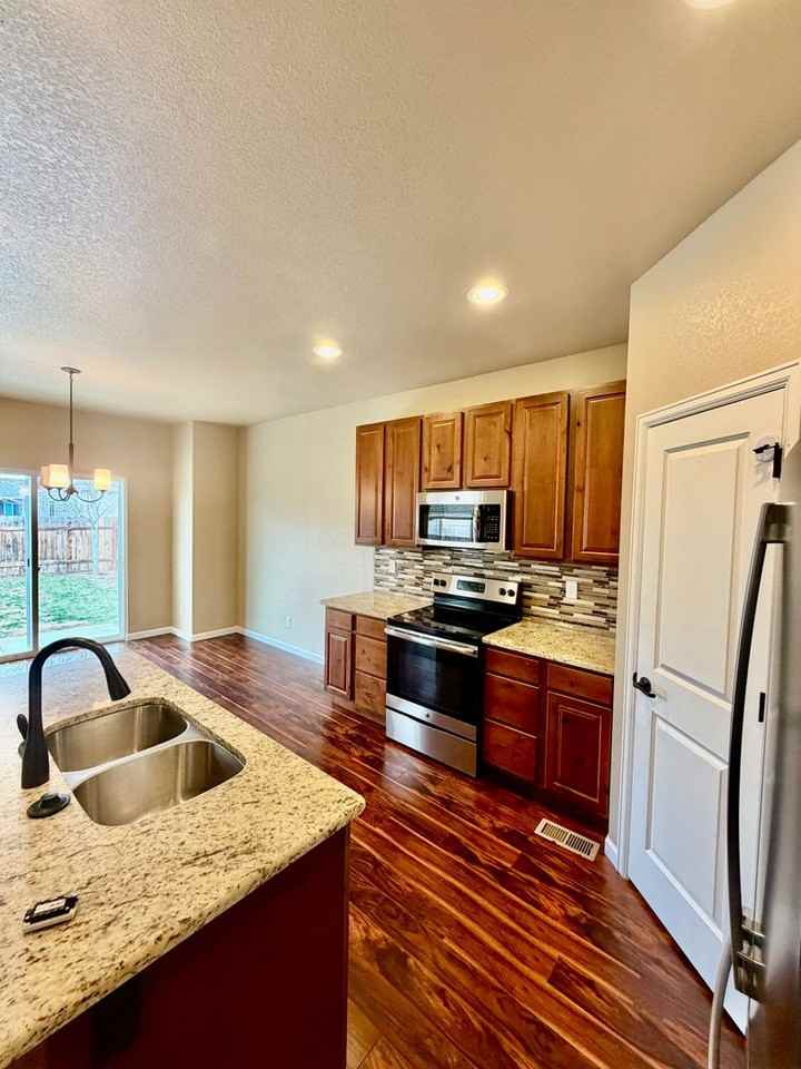 763 Settlers Dr - Photo 5 of 25