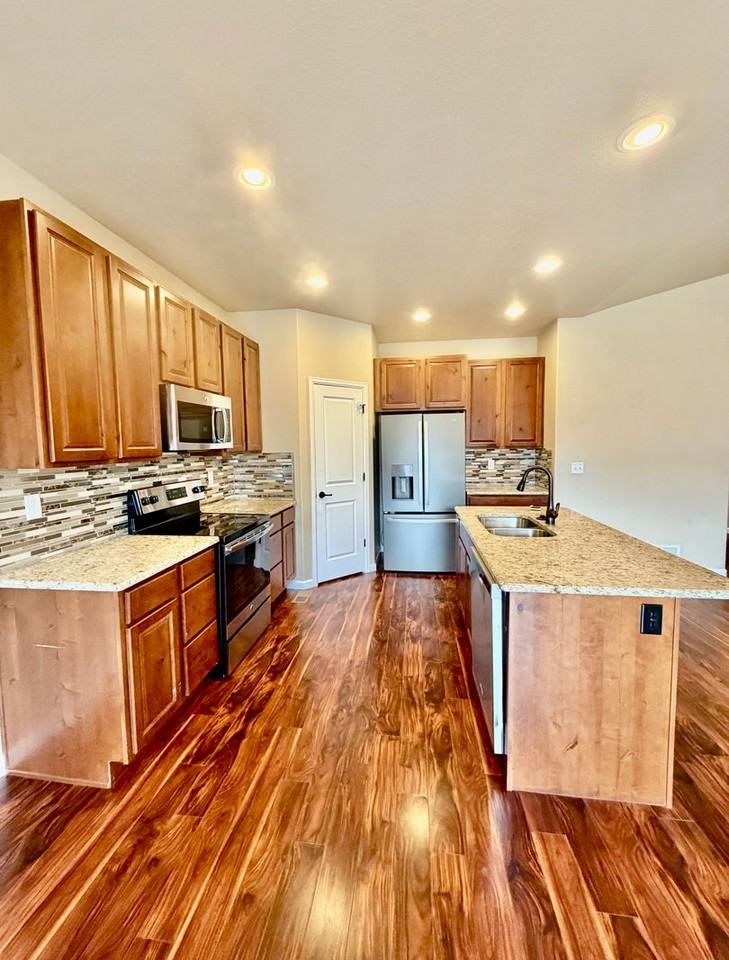 763 Settlers Dr - Photo 6 of 25