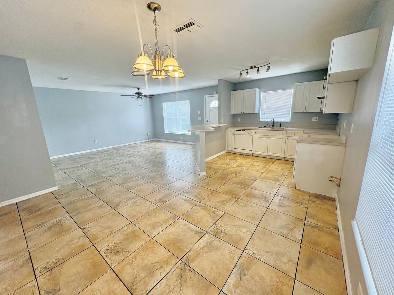 1717 W Nassau St - Photo 2 of 12