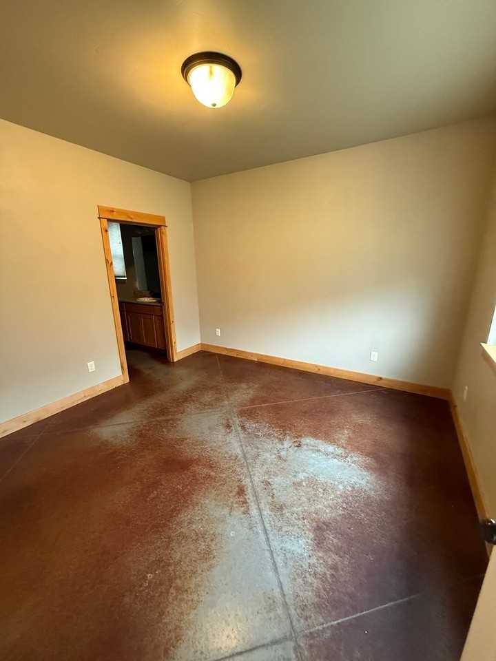 1870 Leeward Ct - Photo 2 of 9