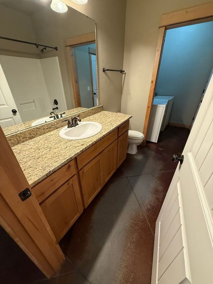 1870 Leeward Ct - Photo 5 of 9