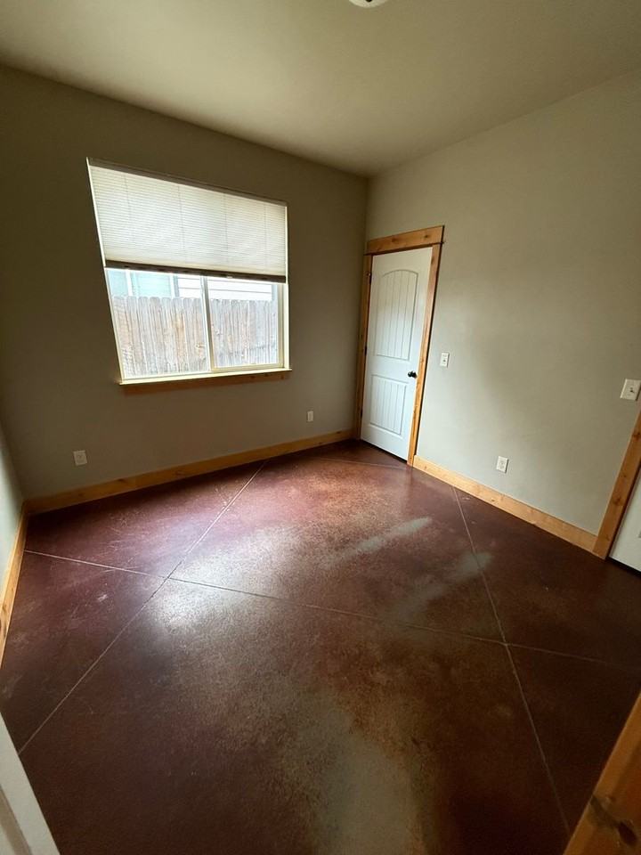 1870 Leeward Ct - Photo 6 of 9