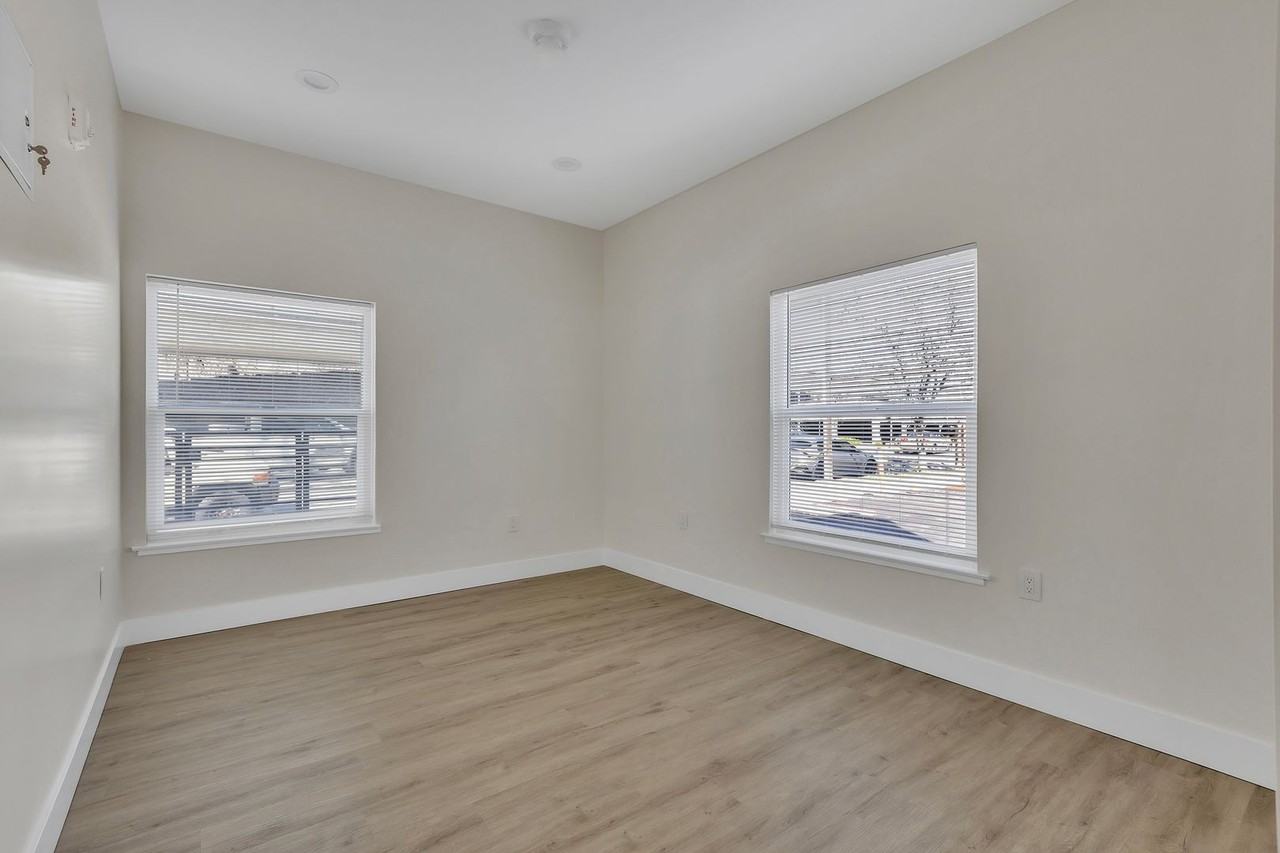 The Nelly - Photo 3 of 37