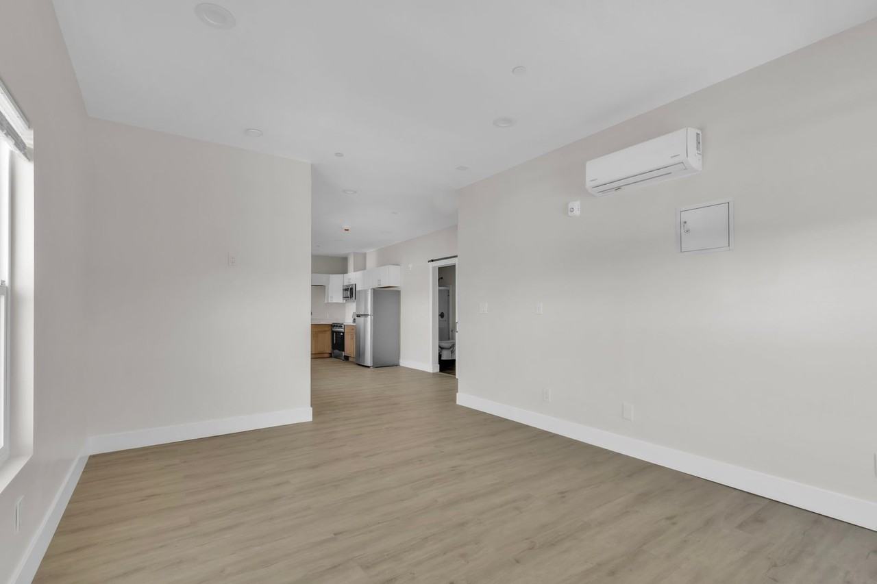 3000 T St #200 - Photo 4 of 11