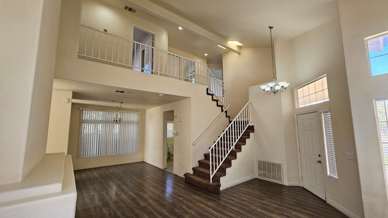 7533 Lorinda Ave - Photo 3 of 19