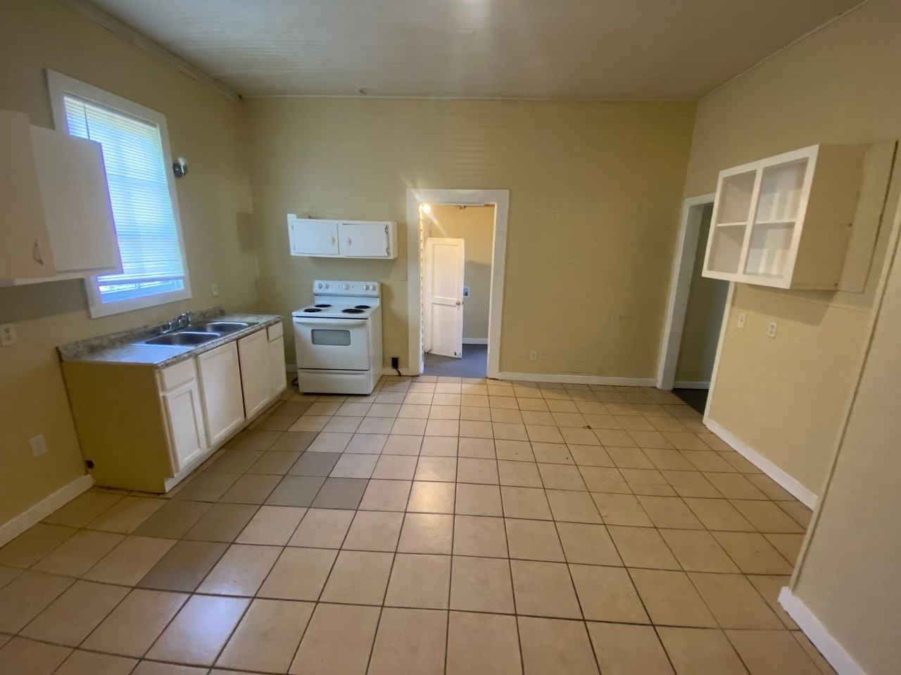 211 42nd St - Photo 2 of 9