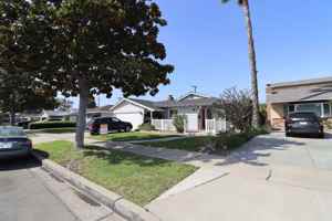 featured image of 864 N California St