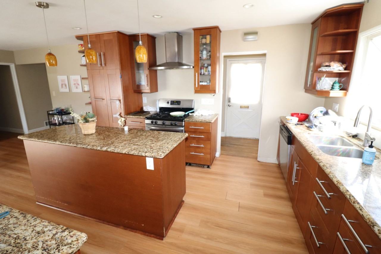 864 N California St - Photo 7 of 19