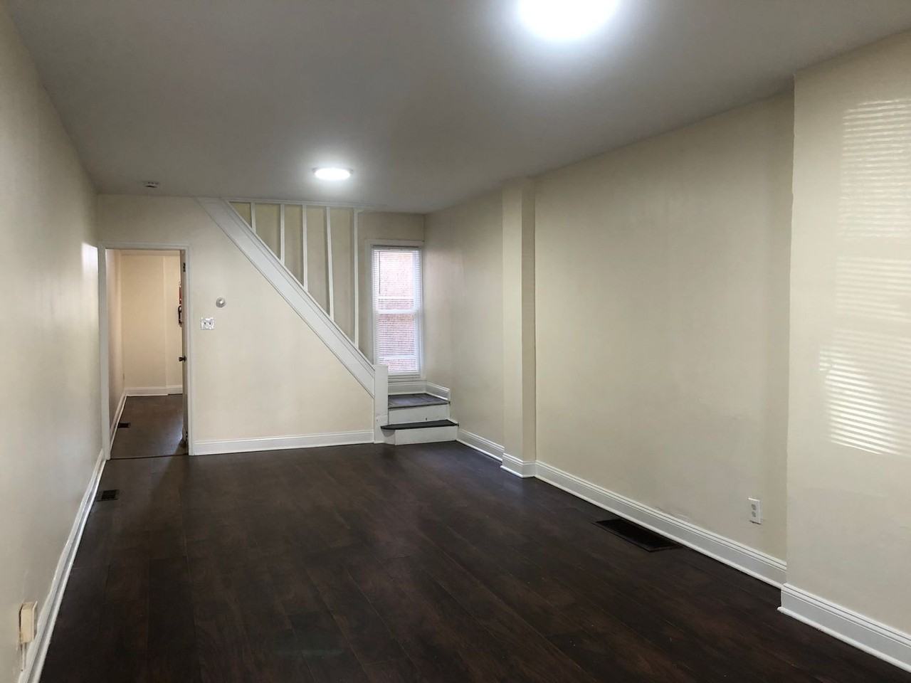 707 Beatty St - Photo 3 of 24