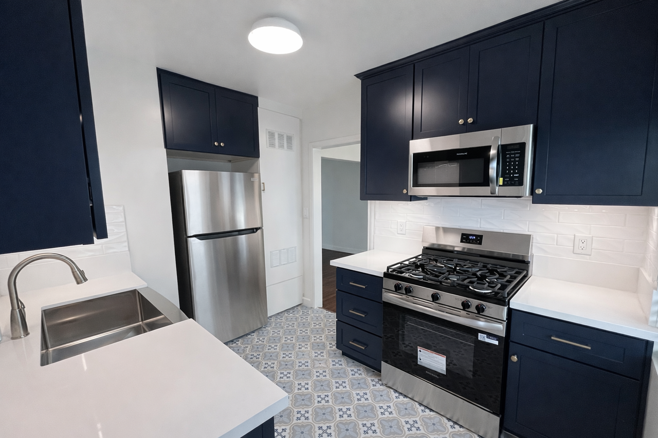 11437 Oxnard St - Photo 2 of 13