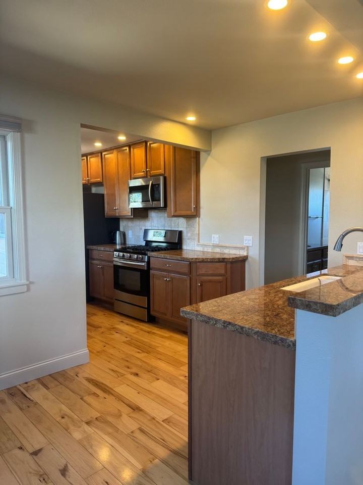 1665 Laurel Ave #A - Photo 2 of 9