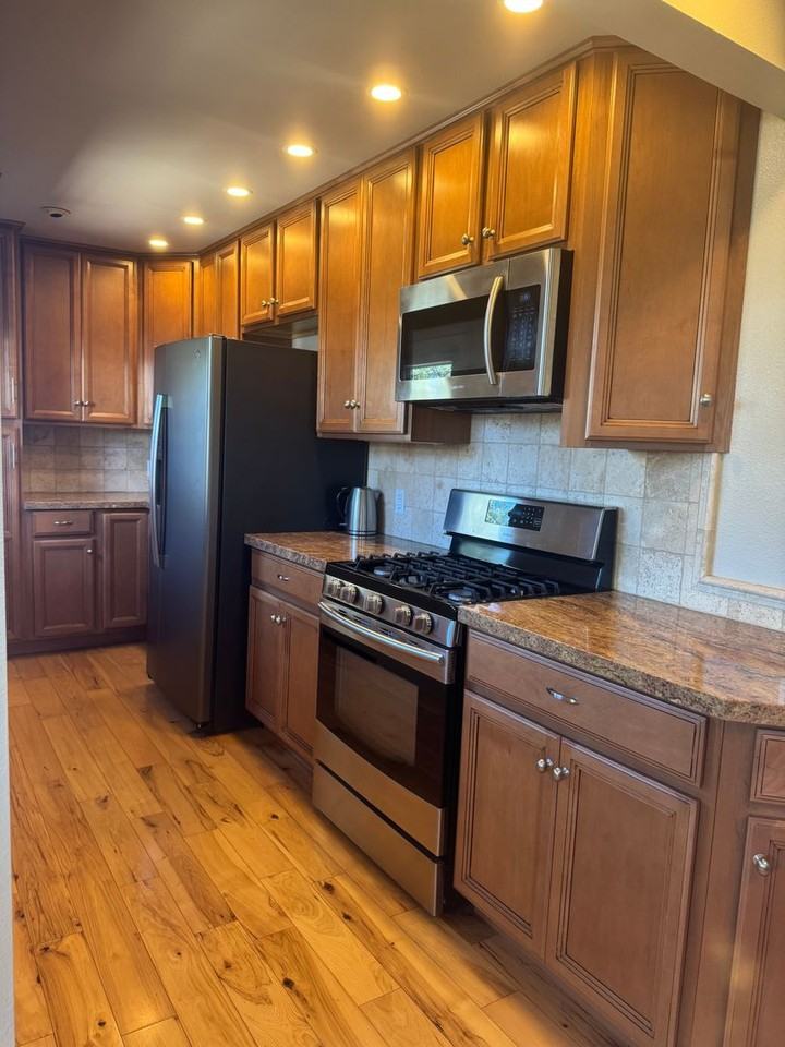 1665 Laurel Ave #A - Photo 3 of 9