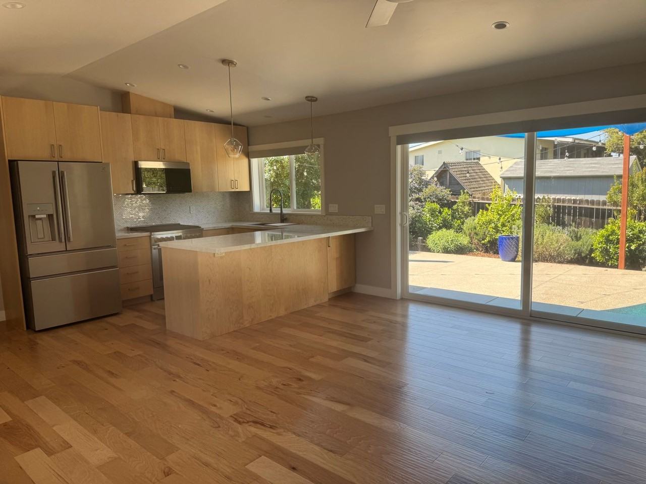 1665 Laurel Ave #B - Photo 3 of 11