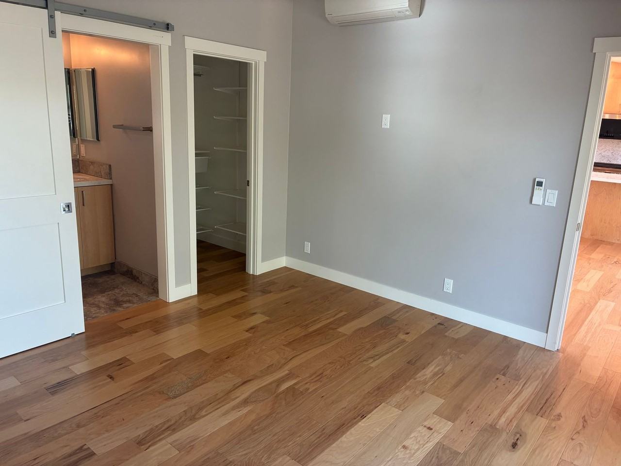 1665 Laurel Ave #B - Photo 7 of 11