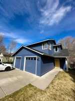 featured image of 978 Ne Hidden Valley Dr