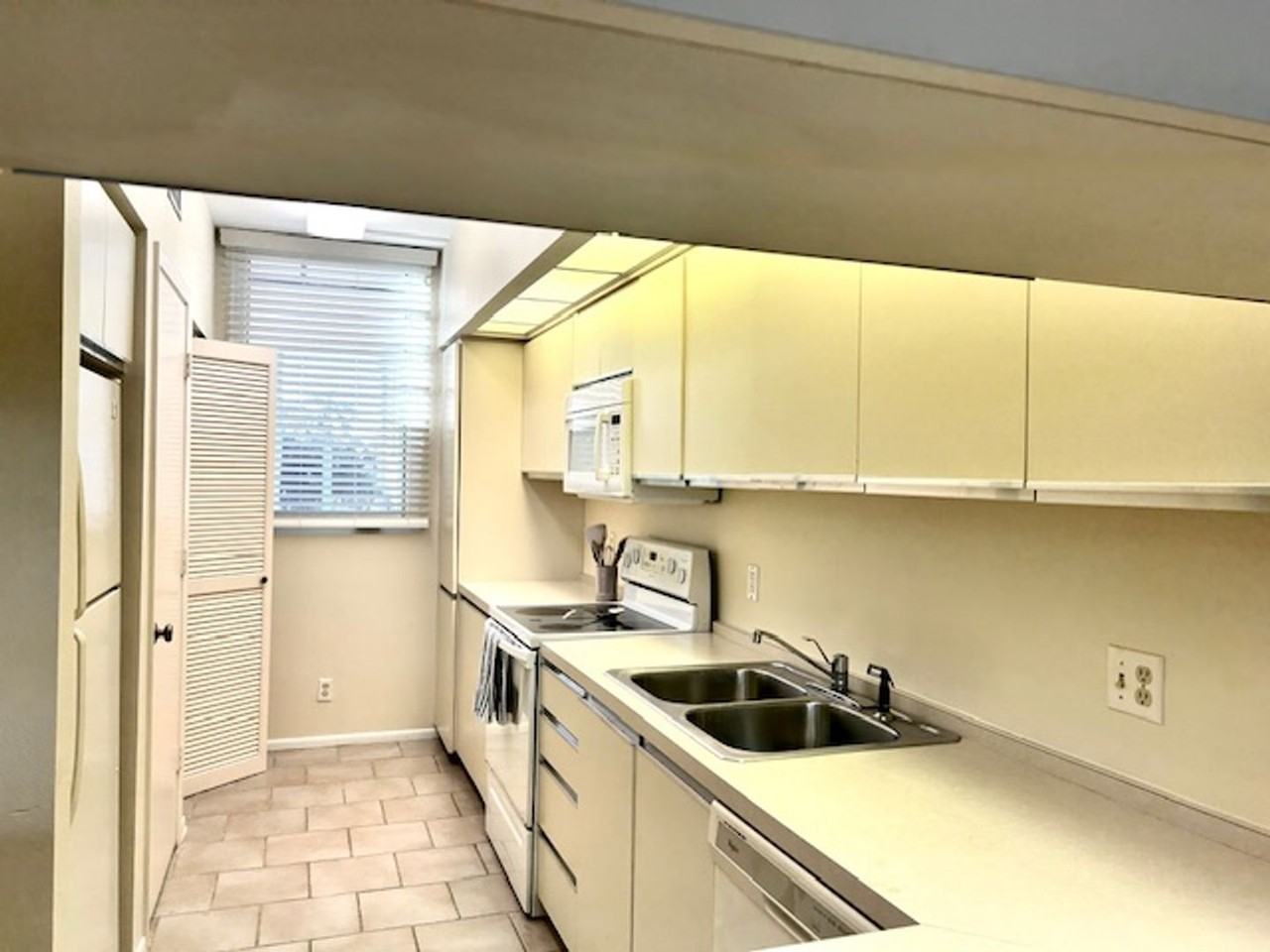 1095 Gulf Of Mexico Dr #104 - Photo 6 of 37