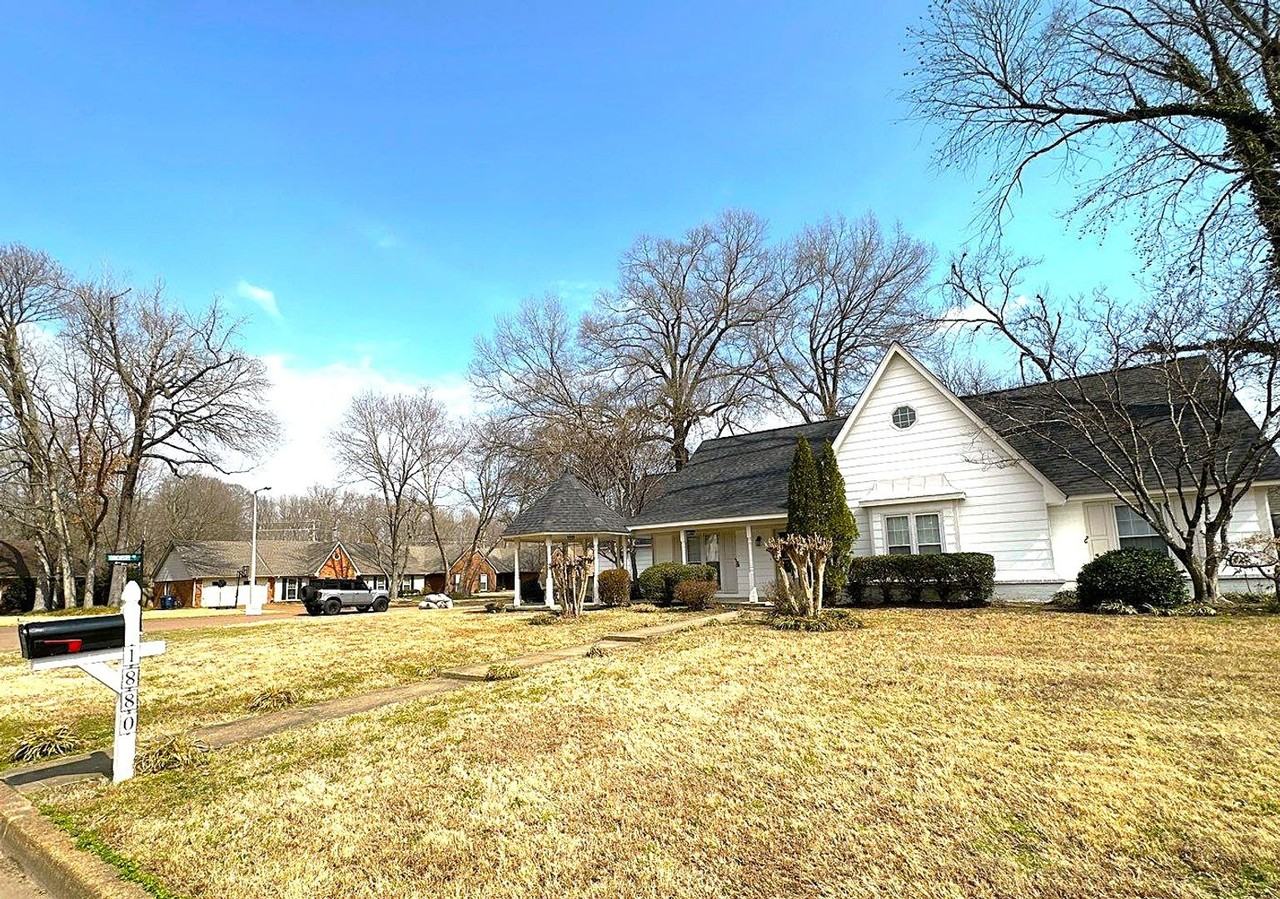 1880 Newfields Rd - Photo 3 of 50