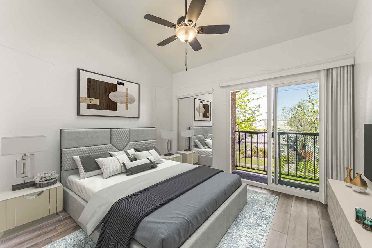 248 E Buckthorn St - Photo 2 of 24