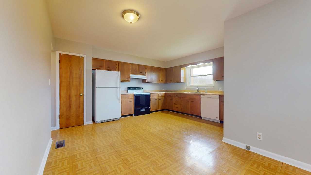 187 S Gamble St - Photo 3 of 13