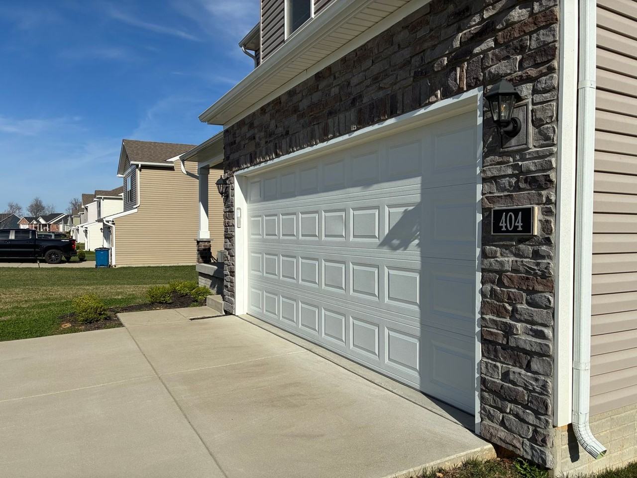 404 Tristan Ln - Photo 2 of 50