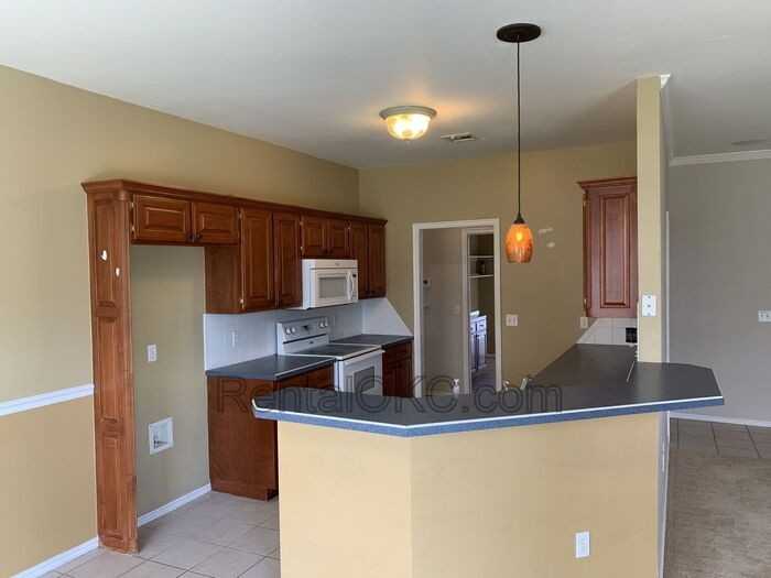 1724 Hemingway Dr - Photo 4 of 14