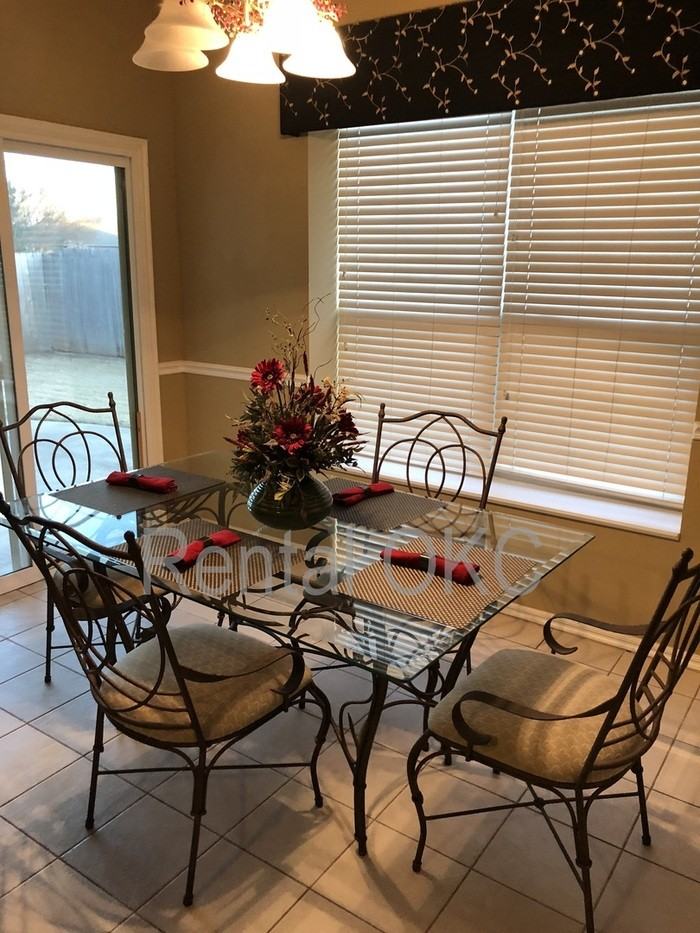 1724 Hemingway Dr - Photo 5 of 14