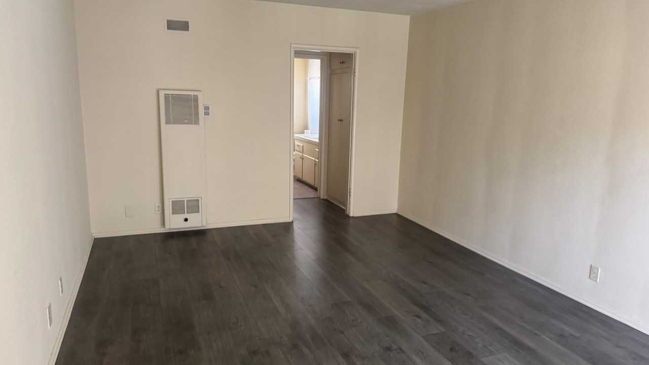 1680 North Wilton Place - Photo 7 of 23