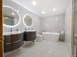 featured image of 7609 Rue Ravary #7609