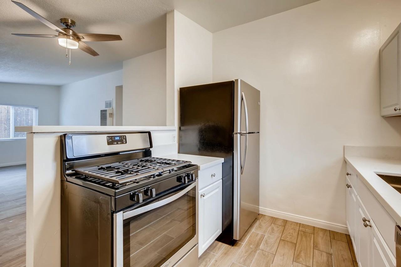 953 Nardo Rd - Photo 5 of 11