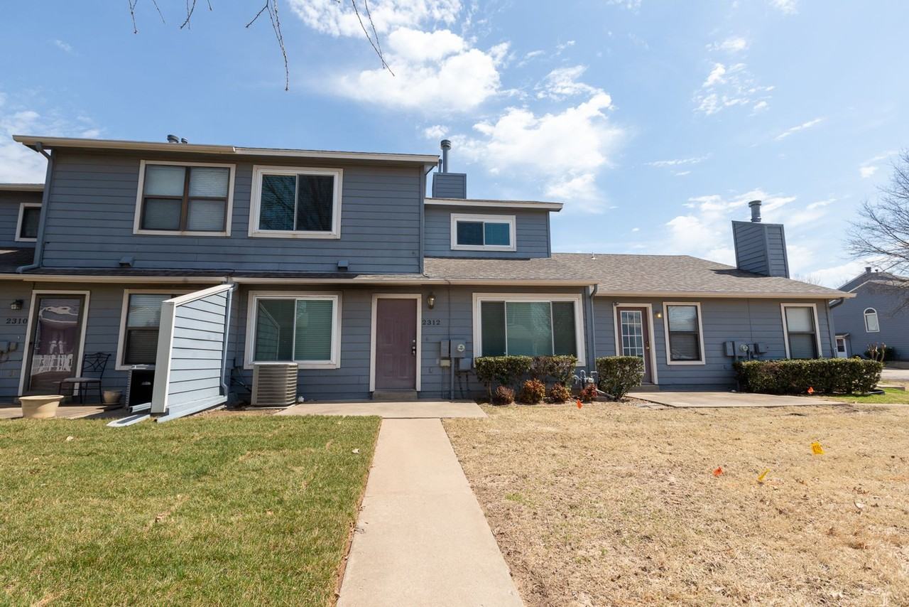 2312 W Quantico St - Photo 2 of 30