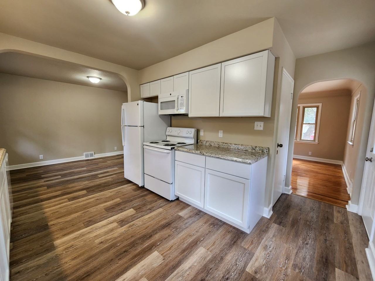 111 Virginia Ave - Photo 5 of 19