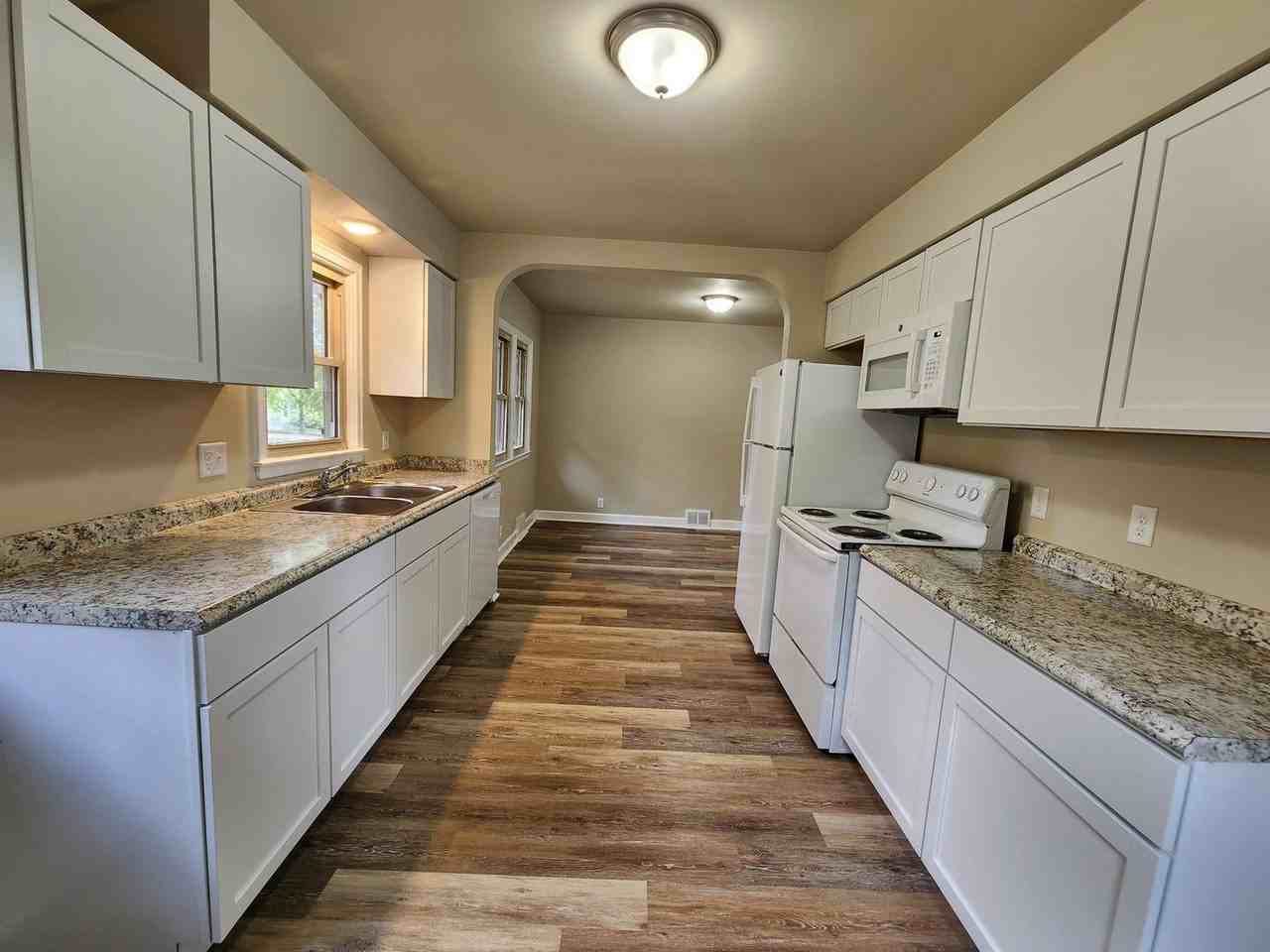 111 Virginia Ave - Photo 6 of 19