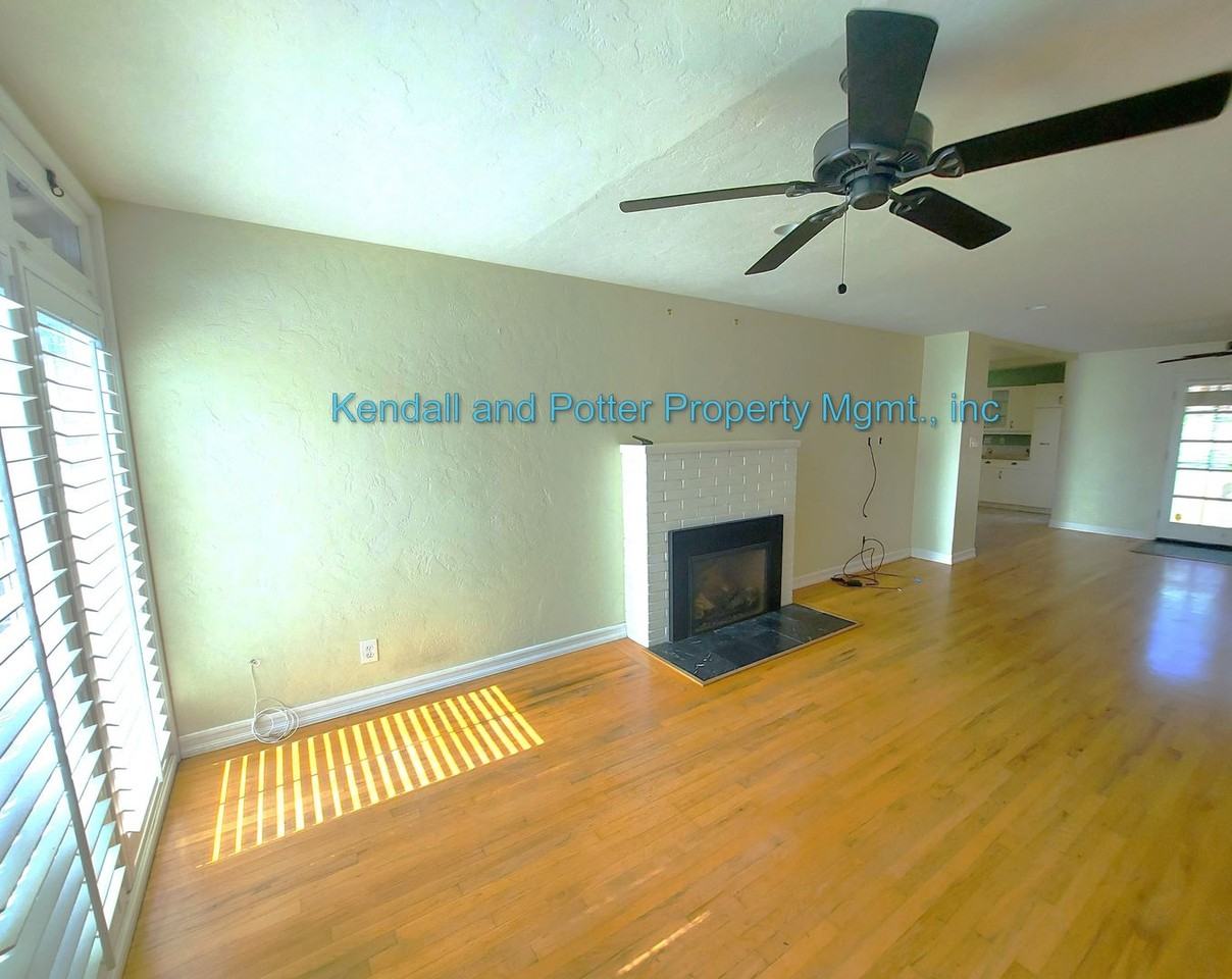 417 Clubhouse Dr - Photo 4 of 25