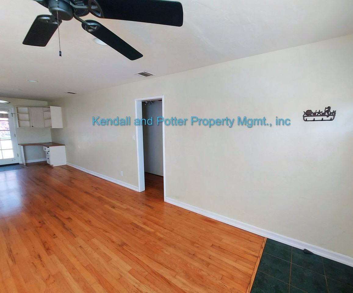 417 Clubhouse Dr - Photo 5 of 25