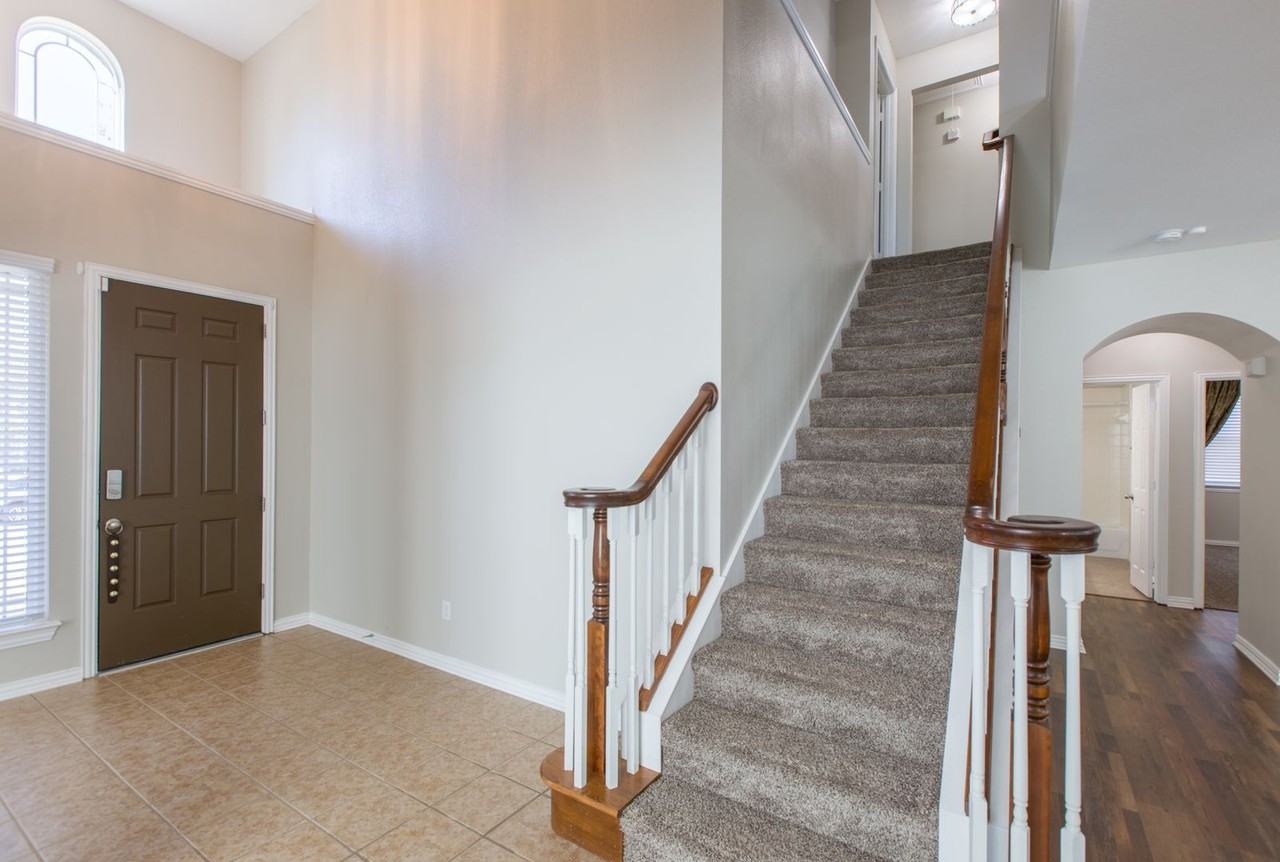 7909 Amesbury Ln - Photo 2 of 25