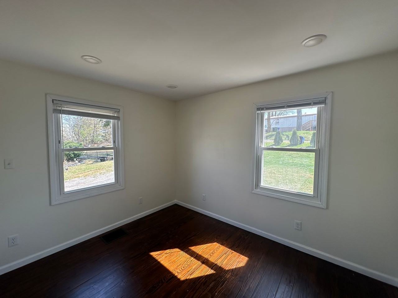 2250 Fairview St - Photo 6 of 11