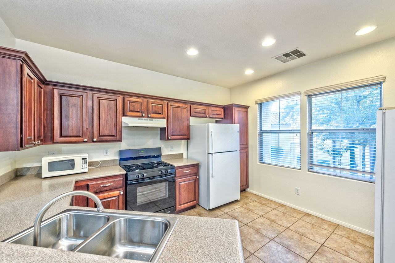 8525 Caladium Ct - Photo 4 of 16