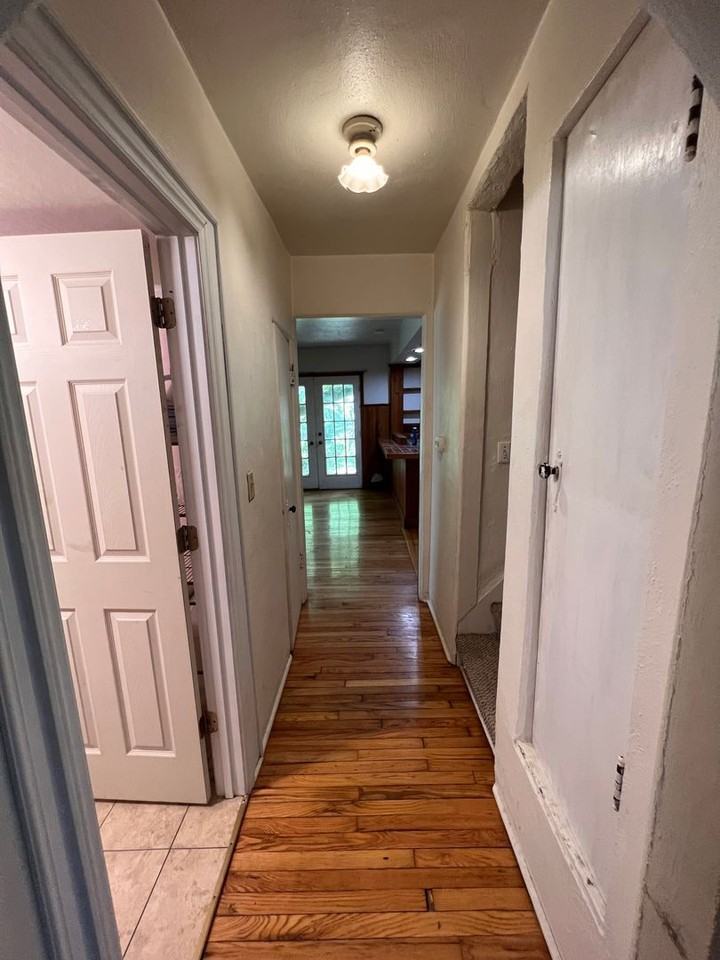 1324 Muscatine Ave - Photo 7 of 12