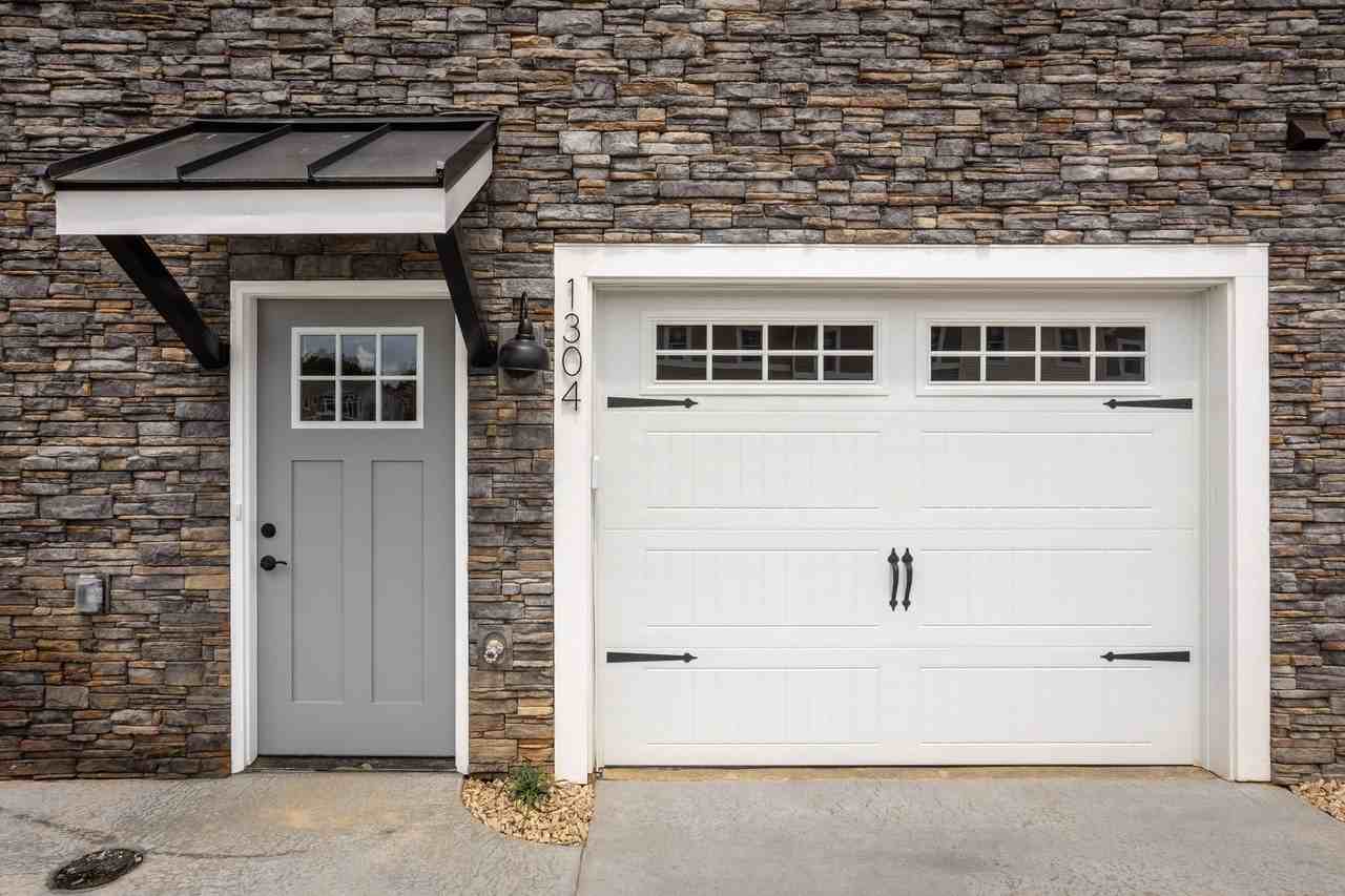 1330 Palomino Trl - Photo 2 of 39