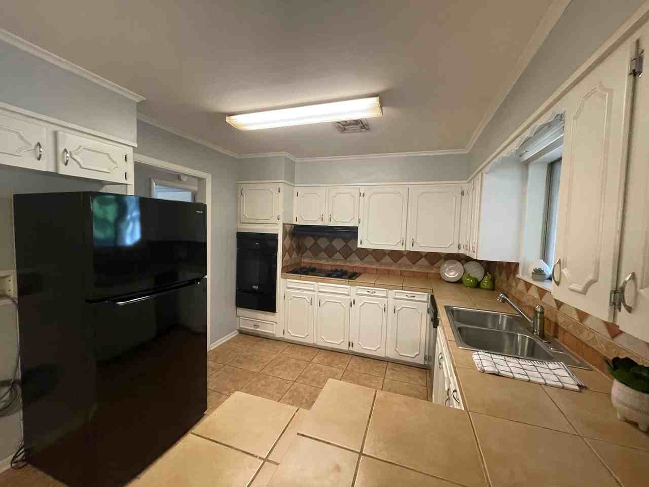 9357 Savanna Dr - Photo 4 of 16