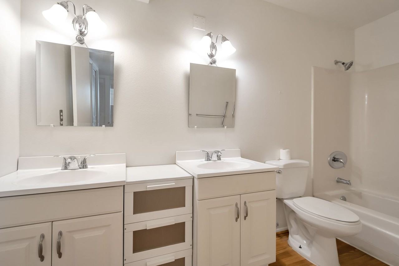 1633 E La Jolla Dr - Photo 2 of 33