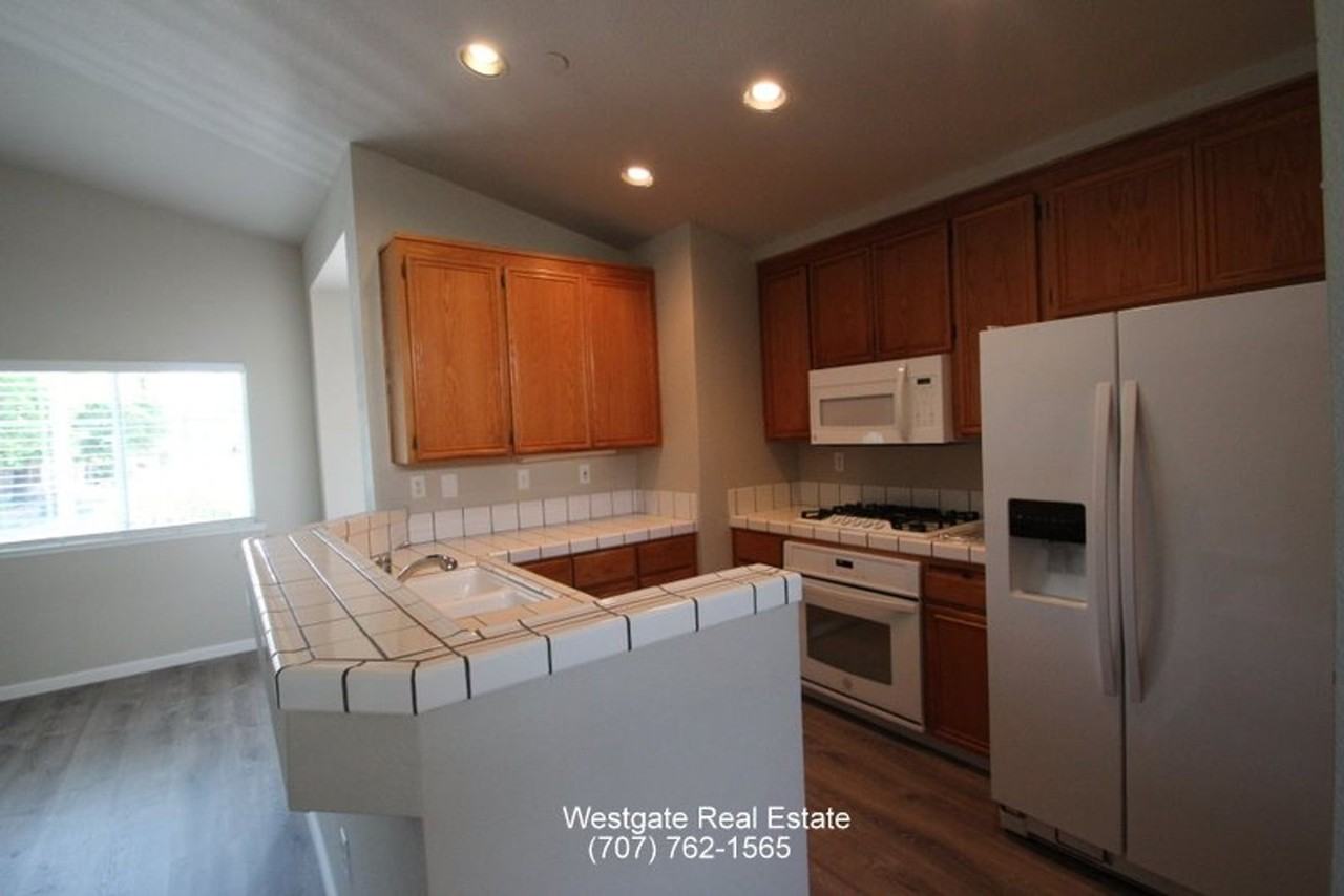 1801 Foxboro St - Photo 3 of 26