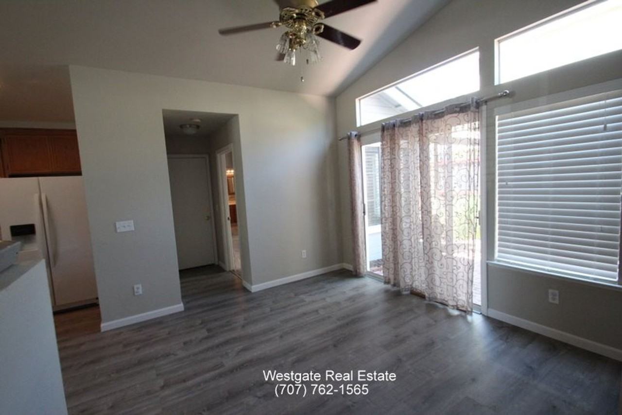 1801 Foxboro St - Photo 4 of 26