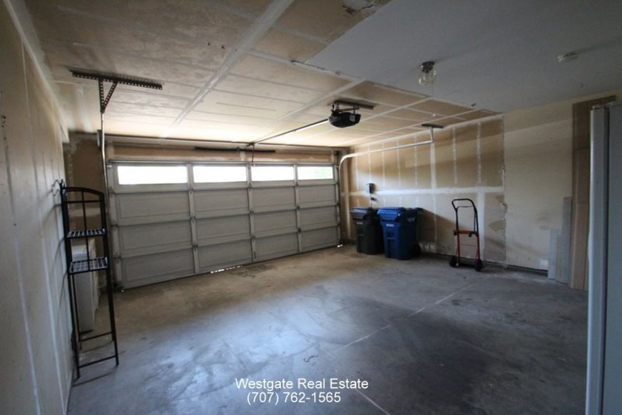 1801 Foxboro St - Photo 5 of 26