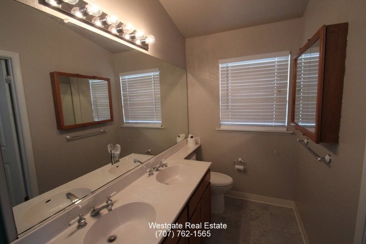 1801 Foxboro St - Photo 6 of 26