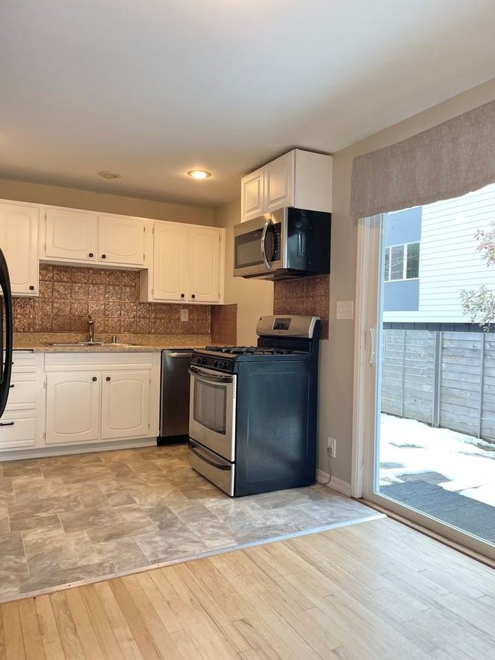 165 Ne 155th St - Photo 6 of 16