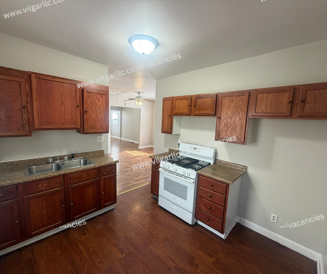 2256 Connecticut St - Photo 2 of 28