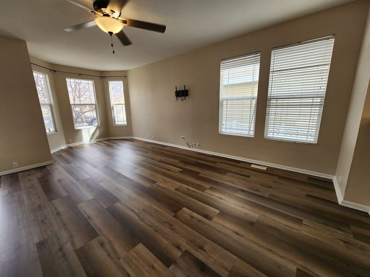 2474 Saint Paul Dr - Photo 4 of 16