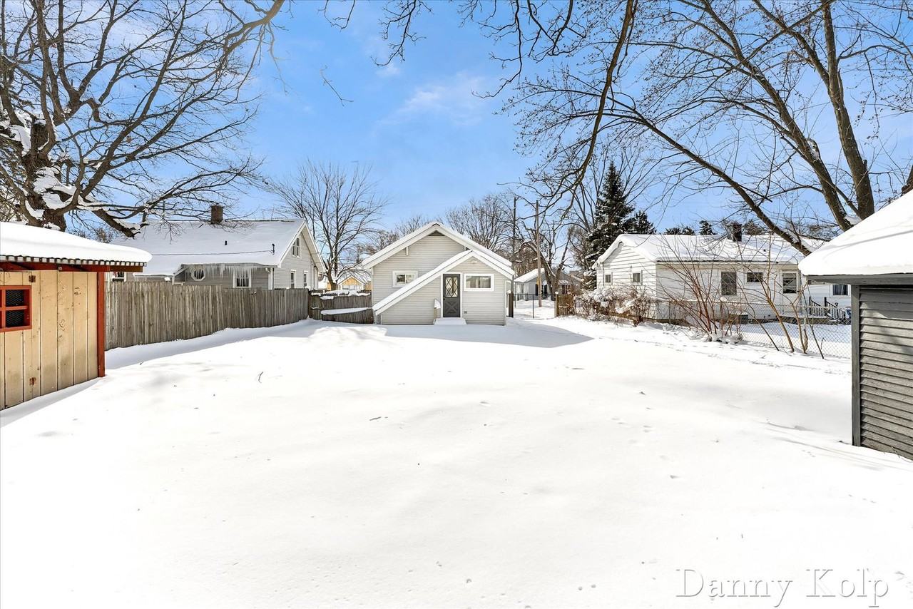 1535 Mason St Ne - Photo 6 of 8