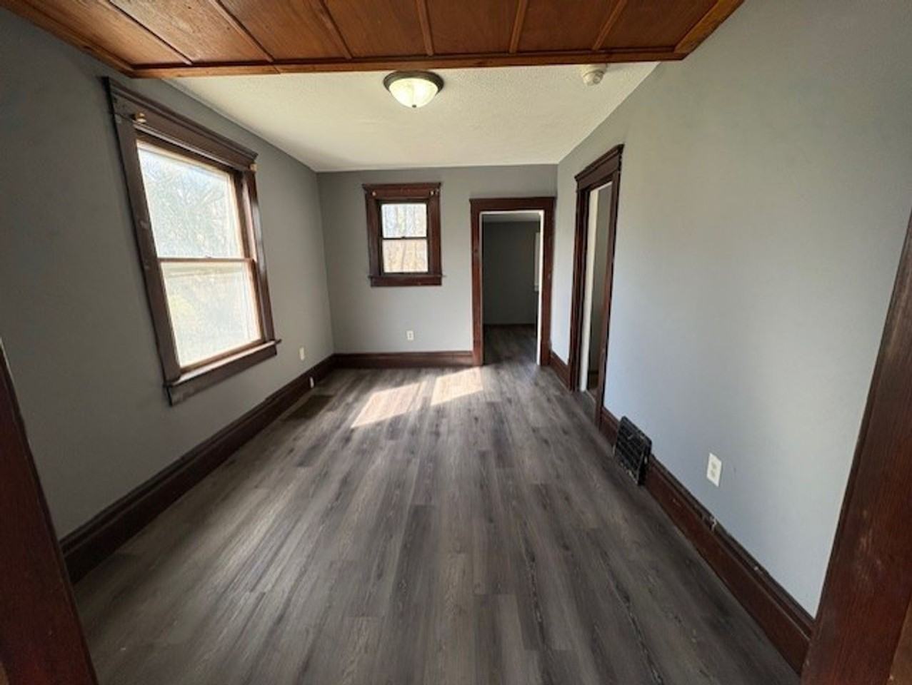 566 Sumner St - Photo 3 of 9